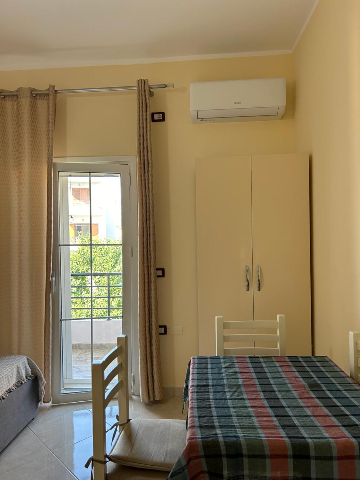 Rest House Vlorë Buitenkant foto
