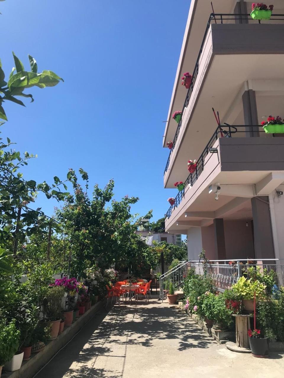 Rest House Vlorë Buitenkant foto